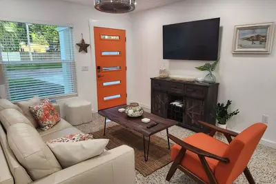 Something in the Orange -  2 bedroom 1 1/2 bath in Dunedin on the Pinellas Trail