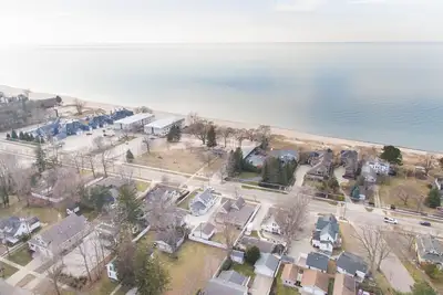 Image de Spacious Family Home Across from Packard Park!