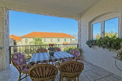 Image de Appartement de deux chambres avec la terrasse Postira, Brac (A-22200-b)
