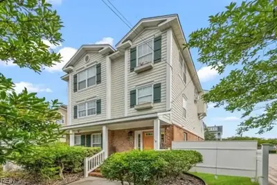 Image de 2 min walk to the beach! Gorgeous and spacious home perfect for a group!