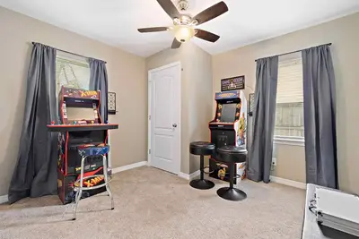 Image de Elegant Escape, 4br, Arcade Games 🕹️, Stocked Kitchen, WiFi