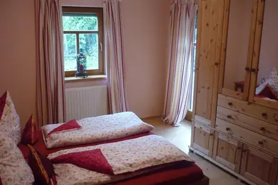 Image de Ferienwohnung mit Ăśberdachter Pergola und GroĂźer Terrasse