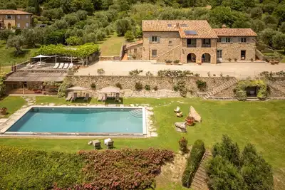 Image de Villa à Tuoro Sul Trasimeno avec 7 chambres à coucher, 14 couchages