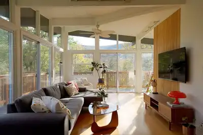 Image de Modern Catskills Cabin + Game Room + King Bed + 5min to Margaretville