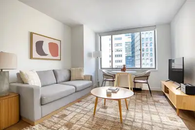 Image de Striking FiDi 2br w/ Gym, W/D, Doorman & Elevator, by Blueground