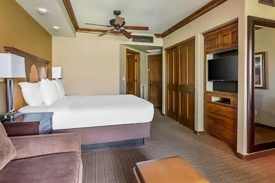 Image de A Haven of Serenity! Full Kitchen, Outdoor Swimming Pool, Free Parking!