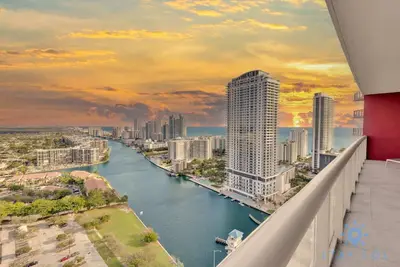 Image de Breathtaking 31st Fl, Amazing Pool, Penthouse View