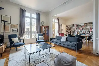 Clichy Couture, by Veeve
