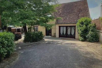 Image de Gîte de charme rénové à Châteauroux, jardin privé, jusqu'à 10 pers, proche centre et Belle-Isle