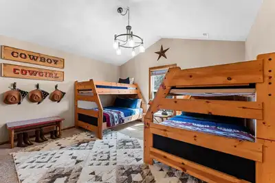 Image de Lakeview! Hot Tub & Fire pit! Game Room!
