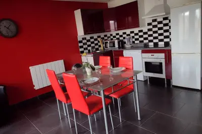 Image de Gîte confortable avec jardin, Wifi et équipements modernes en plein cœur d'un village paisible.