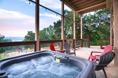 Image de Grill + Fire Pit | Scenic Decks & Hot Tub Views
