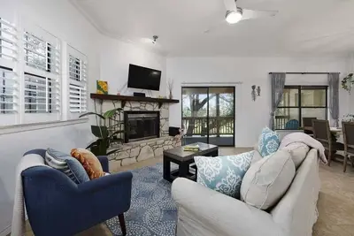 Image de Lake Access | Kayaks | Game Room | Grill & Chill!