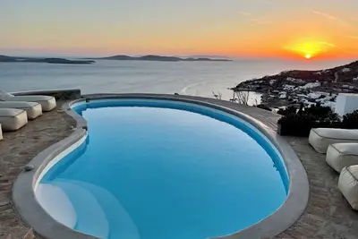 Image de Villa Tavani\nStunning panoramic sea view magical sunsets, close to all hot spots