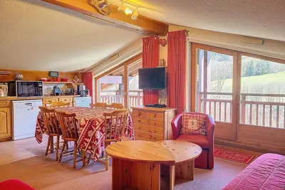 Image de Charamant deux pièces plus coin-nuit exposé sud avec balcon. Emplacement idéal. Appartement situé dan