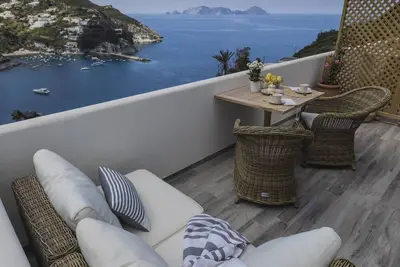 Image de Maridea Ponza- Suites Supérieures Alcove sul Mare avec magnifique vue sur la mer