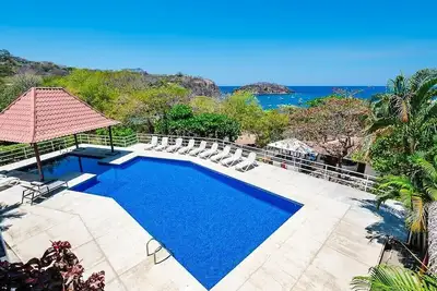 Image de 2 Bd Condo, Ocean View, Walk to Beach