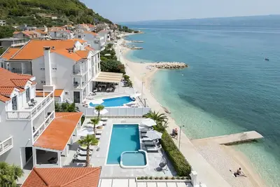 Image de New! Luxury 7-bedroom beachfront villa with private pool near Split