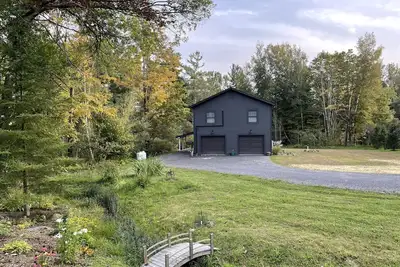 Image de Brand new 2-bedroom chalet with new private 6 person hottub