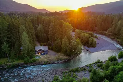 Image de Riverfront Retreat - Sauna, HotTub, Game Rm, Pets