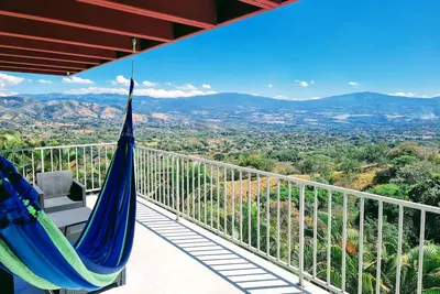 Image de 2 Bedroom Apartment With Amazing View!