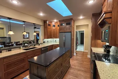 Image de Bentonville Bike Stay Bike In-Out, 5br, Game Room 11 Beds, 4 Kings, game room!