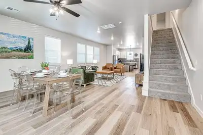 Image de City Serenity | 3bd 2ba Townhome