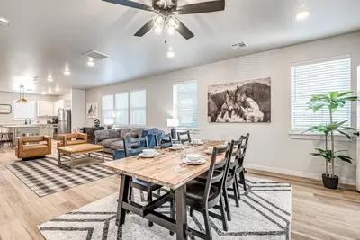 Image de Oklahoma Elegance - 3bd Townhome