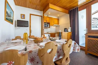 Image de 50m des commerces, 4ème étage, balcon, télévision, casier à ski, 35m², Tignes