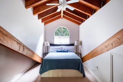 Image de Treetops Studio · Sleep1-4 Beach Steps Away