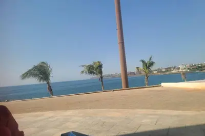 Image de À 5 min de la Plage! Appartement avec une grande salle, idéal pour les familles