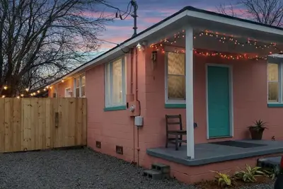 Image de The Bahamas House in Charleston is The Best Value you can find for a group!
