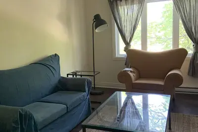 Image de Adorable appartement au 2ieme étages à distance de marche de toutes commodités