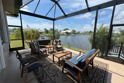 Image de Stunning Lakefront Villa - 4 bedrooms, huge screened lanai near Punta Gorda, Fl