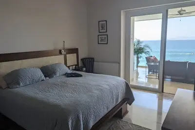 Image de Ocean Front Condominium with large outdoor space