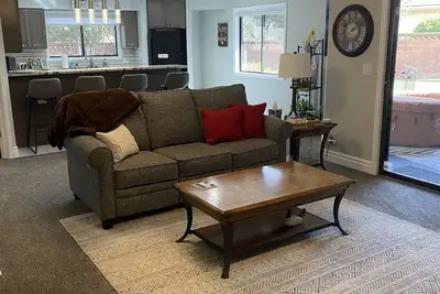 Image de Cozy 1-bedroom apartment in St. George with Ac, WiFi, Bbq grill and hot tub
