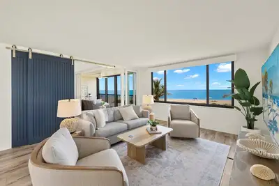 Image de Gulf Front Loggerhead Cay unit 513, professional decor!