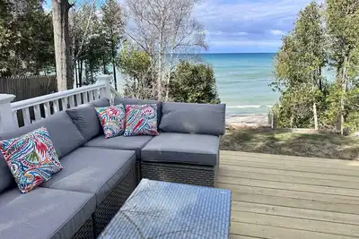 Image de Huron Shores Hideaway: Your Summer Sanctuary on Lake Huron - Hot Tub Just added!