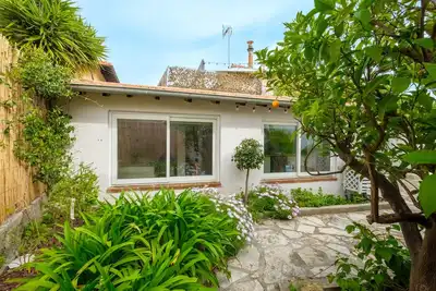 Image de Petite Maison-studio avec terrasse partagée, jardin partagé et climatisation