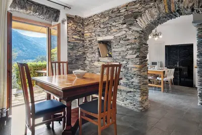 Image de Maison de vacances 'Ca' Du Re' avec vue sur les collines, jardin privé et climatisation