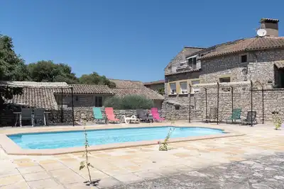 Image de Appartement 'Magnanerie De La Maréchale' avec vue sur les montagnes, piscine partagée et Wi-Fi
