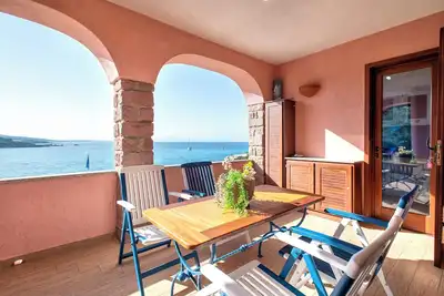 Image de Maison de vacances 'Mare Fuori' avec terrasse privée et vue sur mer
