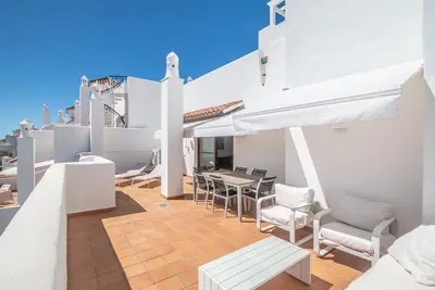 Image de Appartement '2bed Golf Hills Estepona' avec vue sur la mer, Wi-Fi et climatisation
