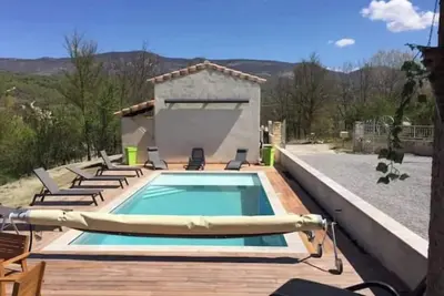Image de Maison de vacances 'Le Cigalou - Drôme Provençale' avec vue sur la montagne, piscine et Wi-Fi
