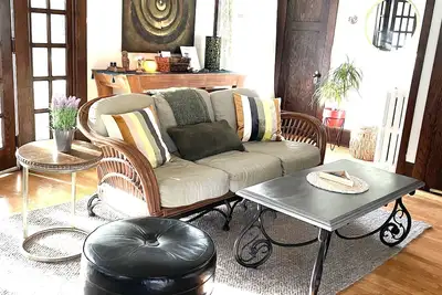 Image de East Side Summer Escape • 3br Near Lake Michigan, Uwm & Coffee Shops + Garage