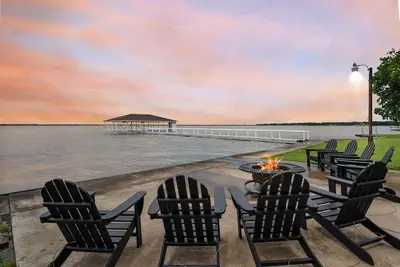 Image de 3 Waterfront Cabins w/ Private Dock+Fishing+Fire Pit