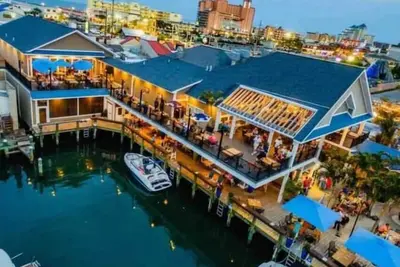 Image de Cozy Lake-House Movie Theater min to the Oc