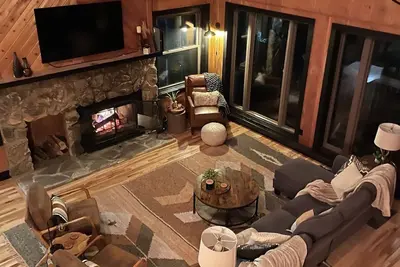 Image de Walk To Slopes. Make memories at Deerwoods, a traditional Mountain Lodge.