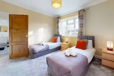 Image de Immaculate 4-Bed House in Romford