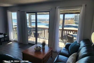 Image de Waterfront Cozy 3-bedroom condo in Lake Ozark with WiFi, Ac, Boatslip additional